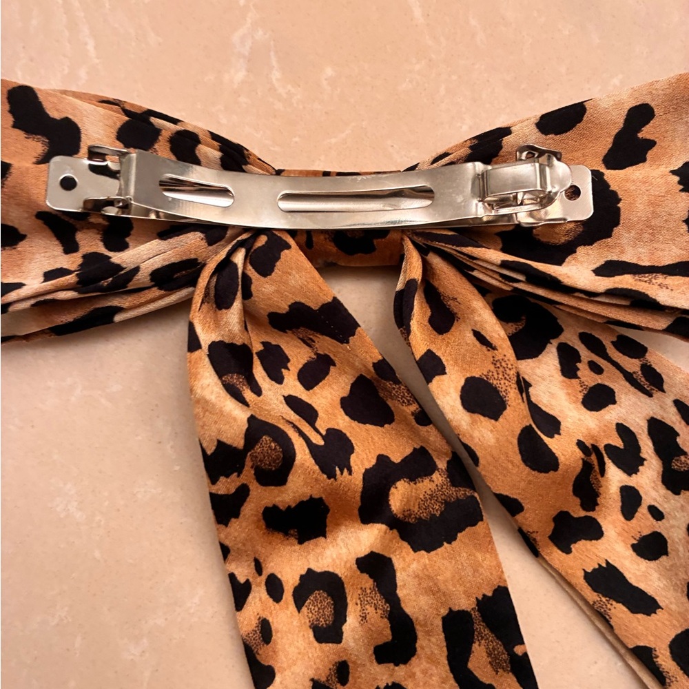 PacSun Leopard Print Hair Bow tie clip trendy viral - Picture 3 of 3